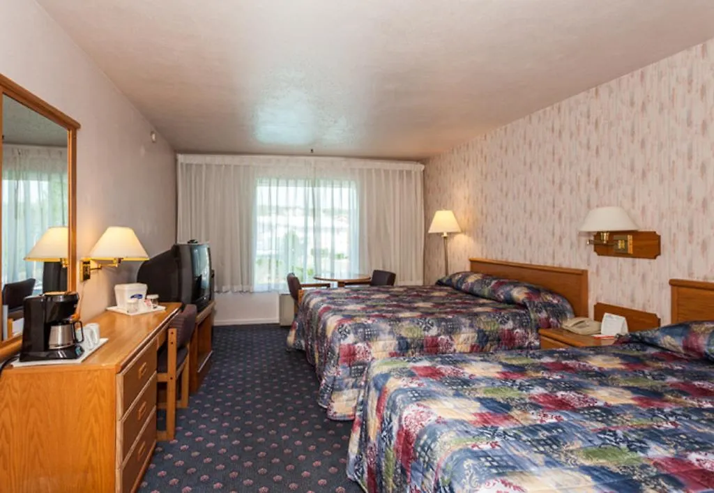 Howard Johnson By Wyndham Nanaimo Harbourside Hotel