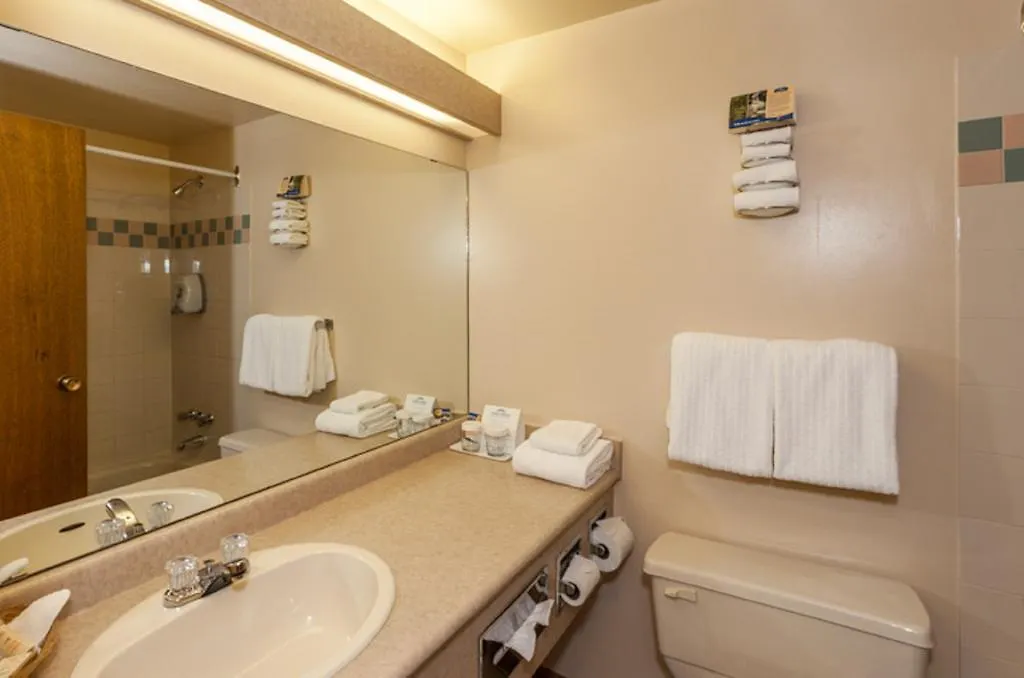 Howard Johnson By Wyndham Nanaimo Harbourside 2*,  Canada