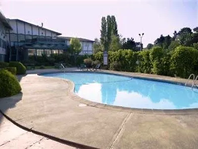Howard Johnson By Wyndham Nanaimo Harbourside Hotel