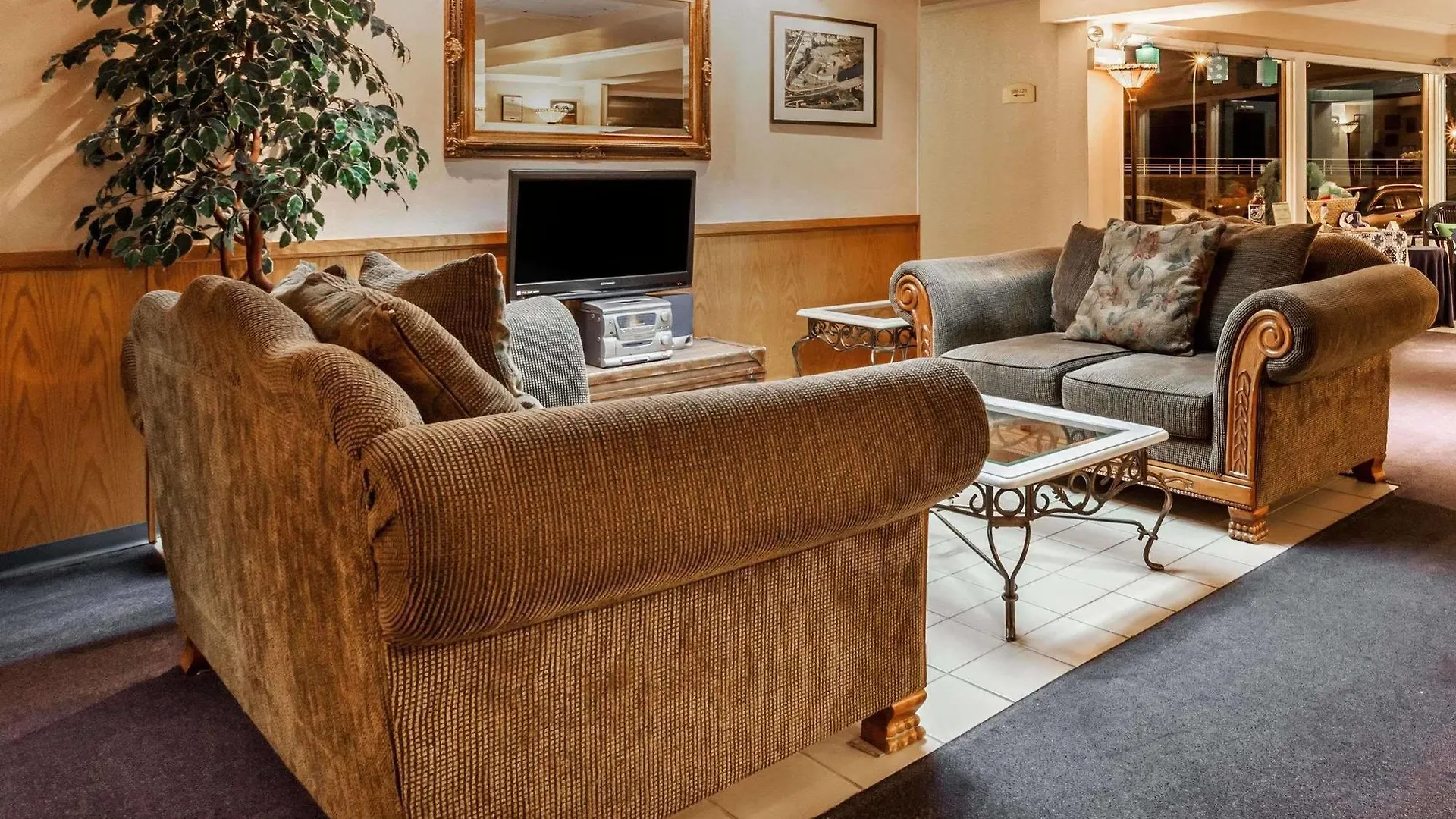 Howard Johnson By Wyndham Nanaimo Harbourside