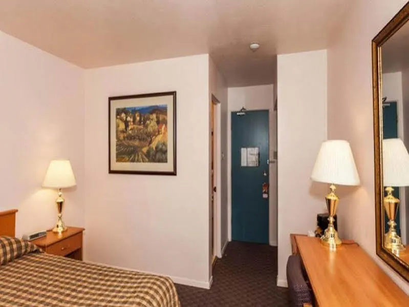 Howard Johnson By Wyndham Nanaimo Harbourside 2*,  Canada