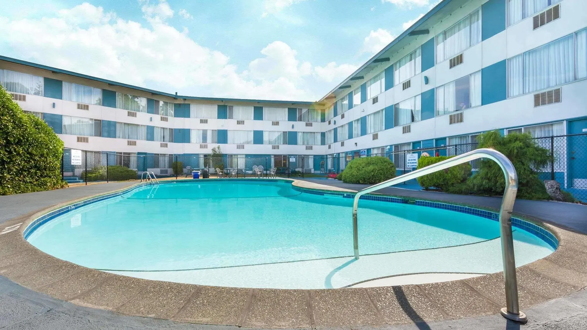 Howard Johnson By Wyndham Nanaimo Harbourside 2*,